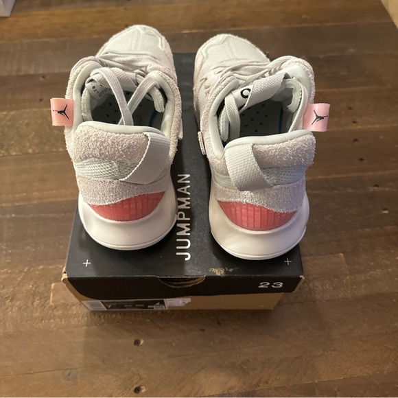 Size 7 - AIR JORDAN (WMNS) AIR JORDAN MA2 'LIGHT BONE SUNSET PULSE' CW5992-003 - Picture 6 of 8
